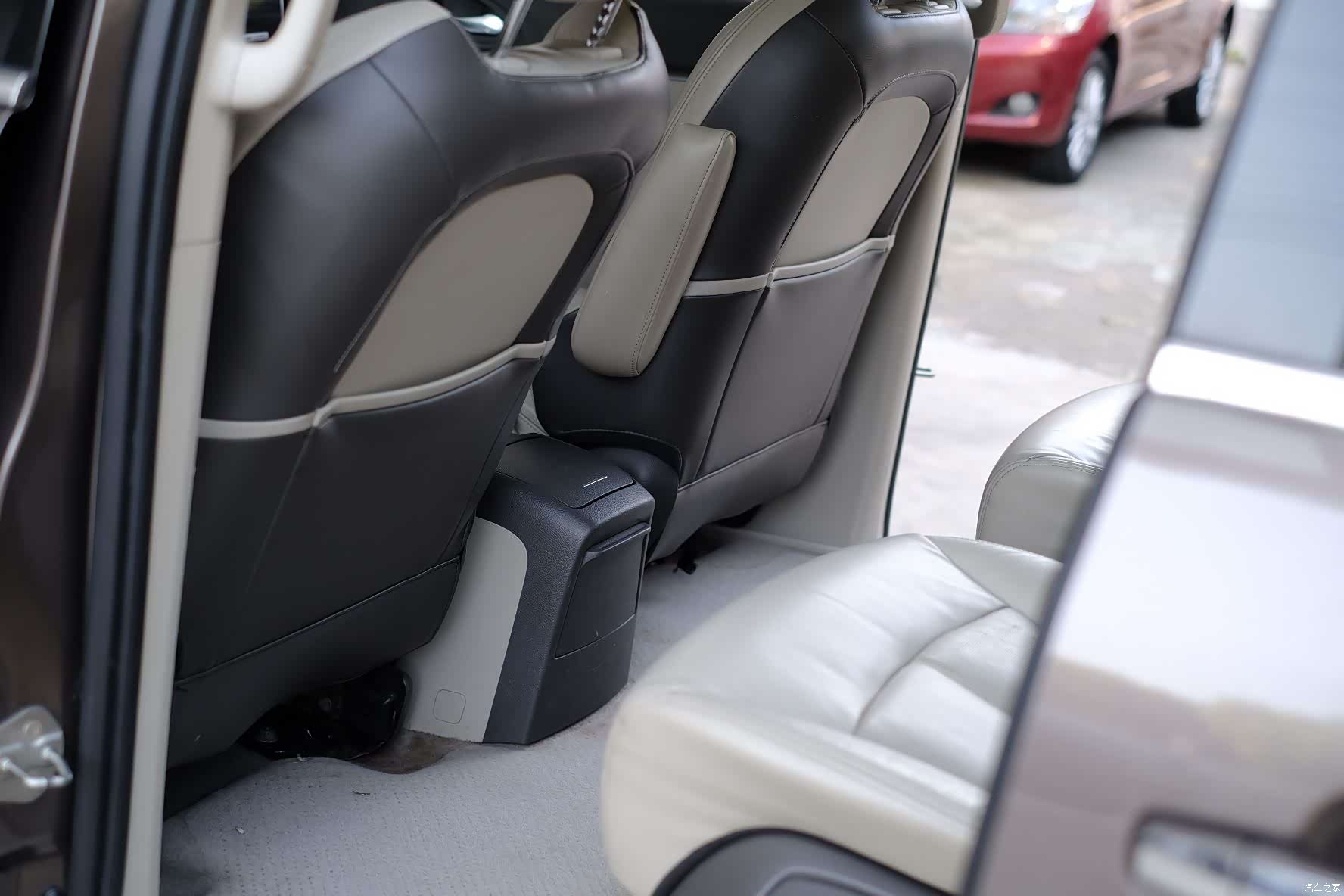 Buick GL8, 2011 28
