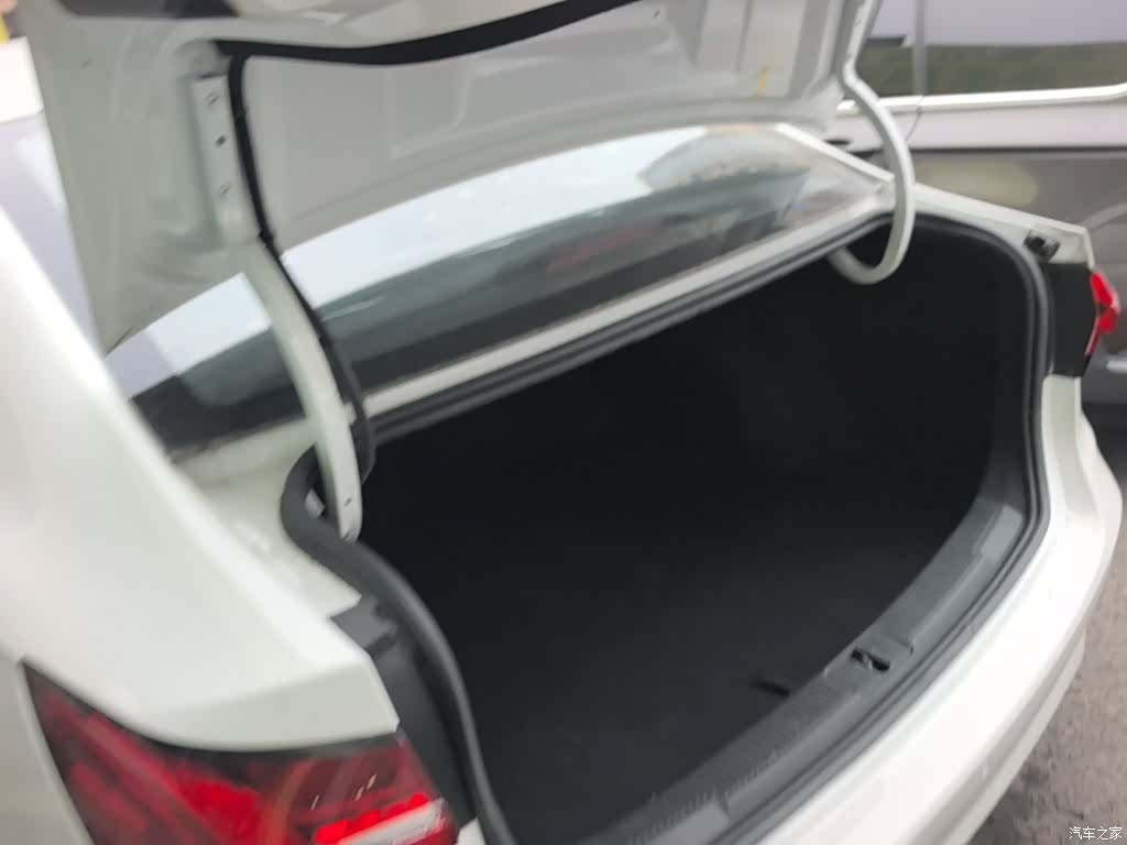 Roewe i5, 2023 все фото