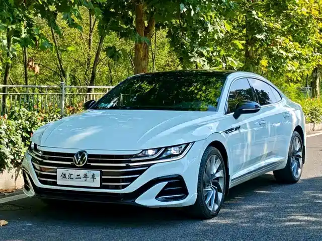 Volkswagen CC 2023 — купить из Китая под заказ