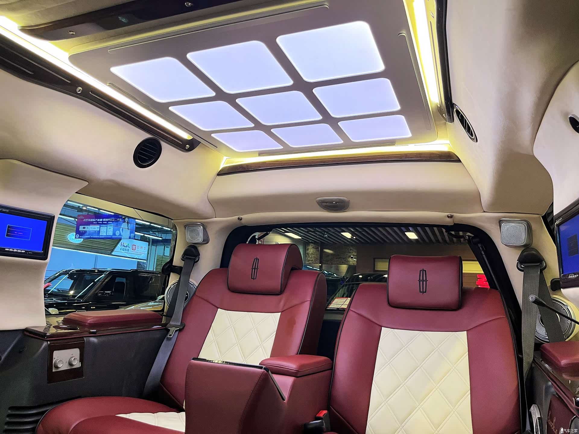 Lincoln Navigator, 2011 30