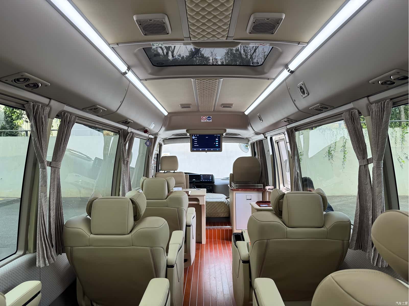 Toyota Coaster, 2023 21