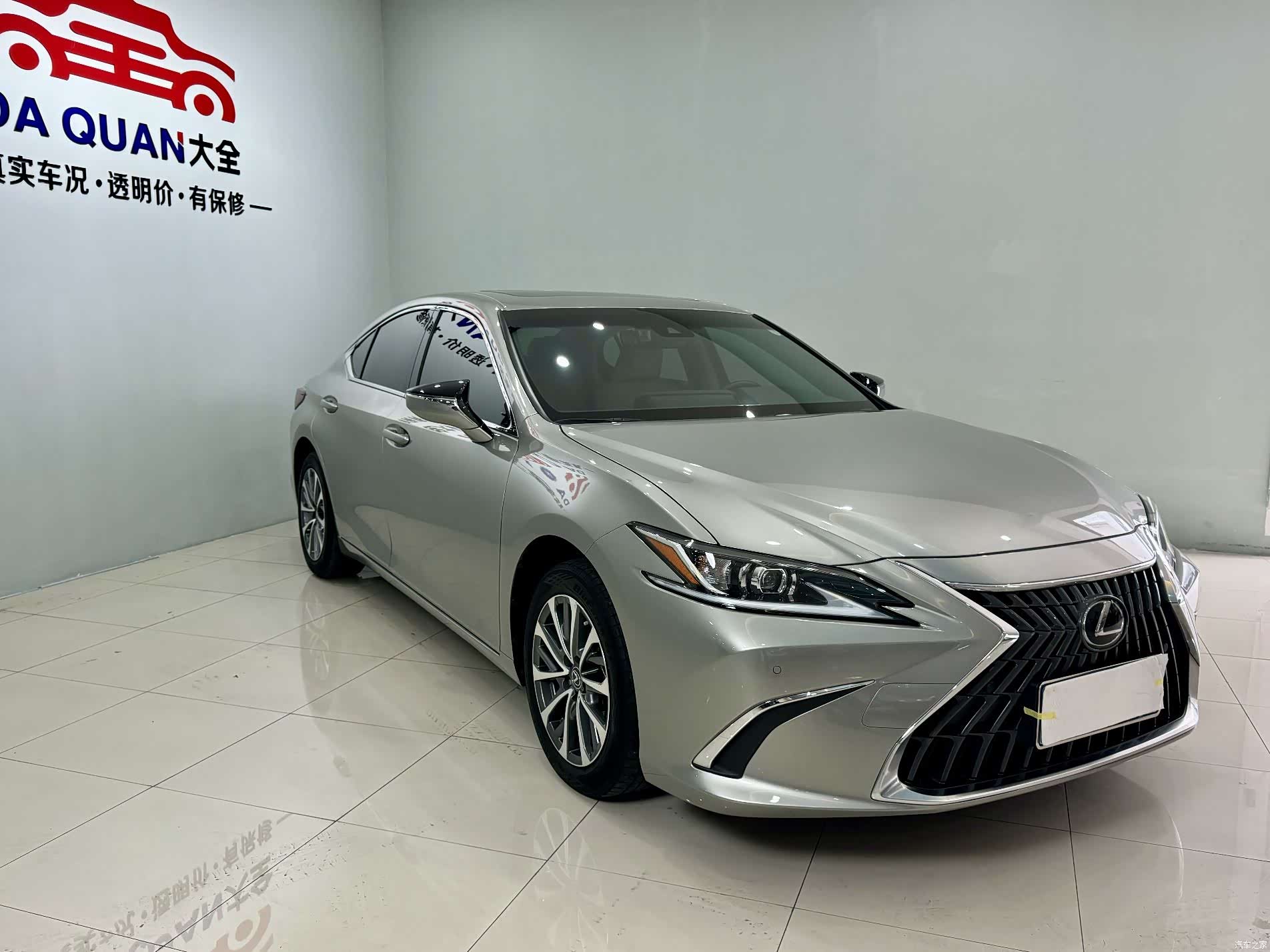 Lexus ES, 2024 3
