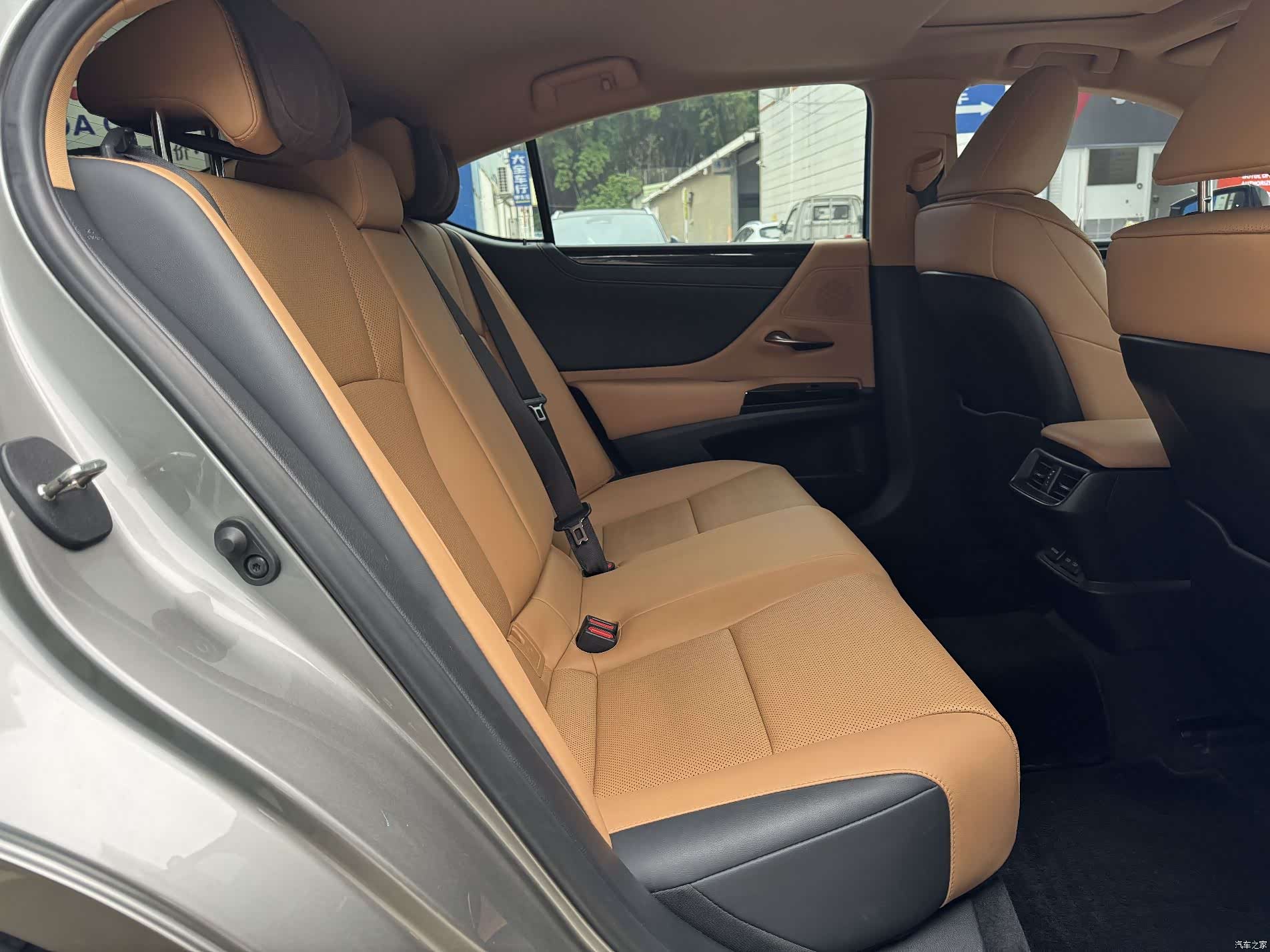 Lexus ES, 2024 9