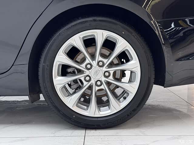 Cadillac CT5, 2022 все фото