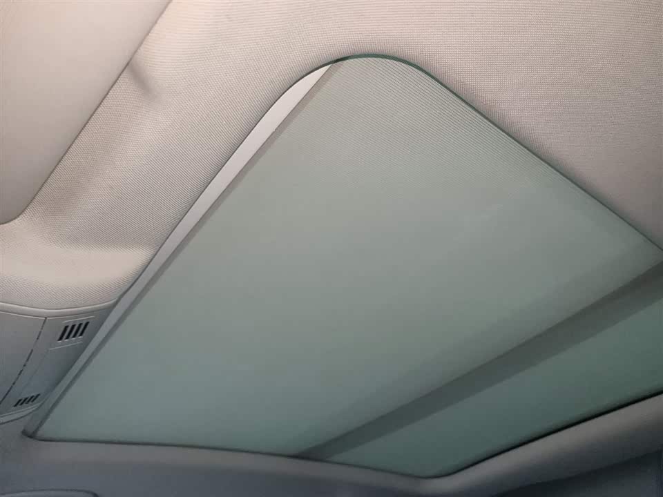 Volkswagen T-ROC exploring Songs