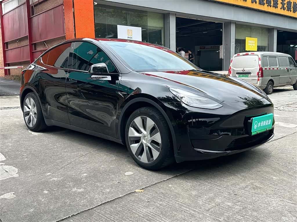 Tesla Model Y, 2022 10