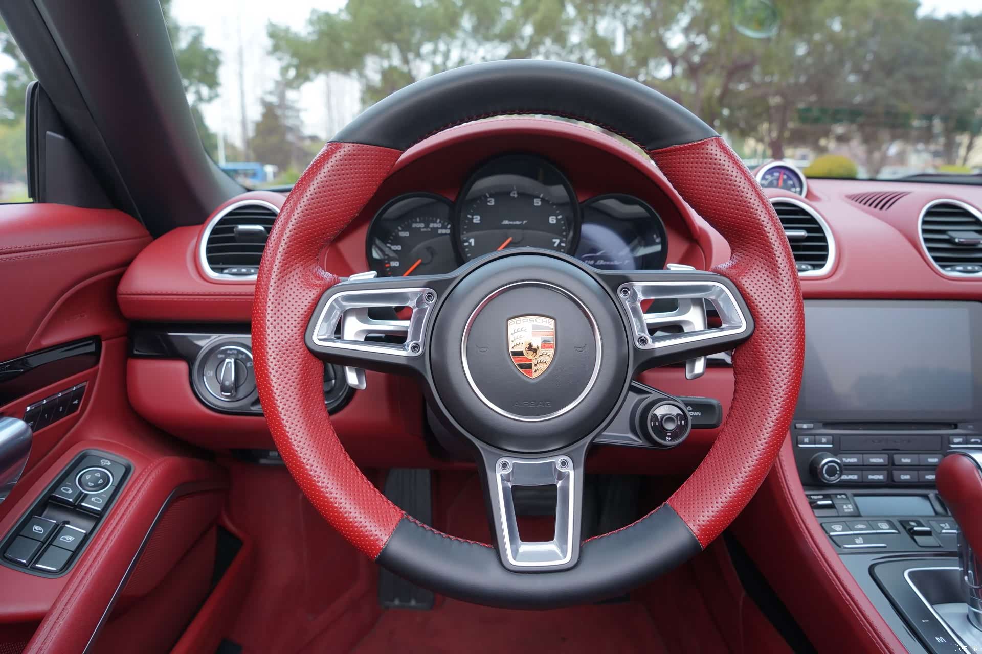 Porsche Boxster, 2023 10