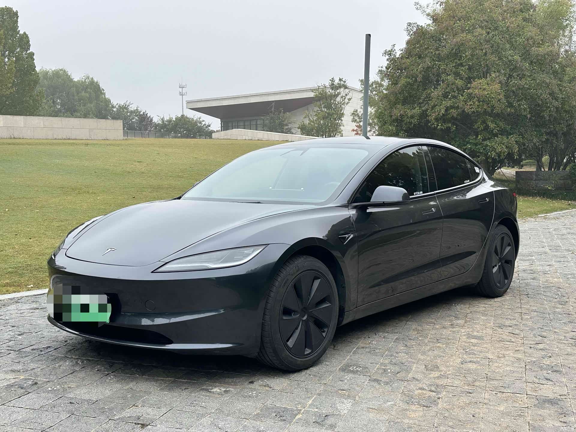 Tesla Model 3, 2025 1