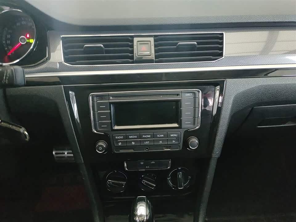 Volkswagen C-TREK Wei Collar