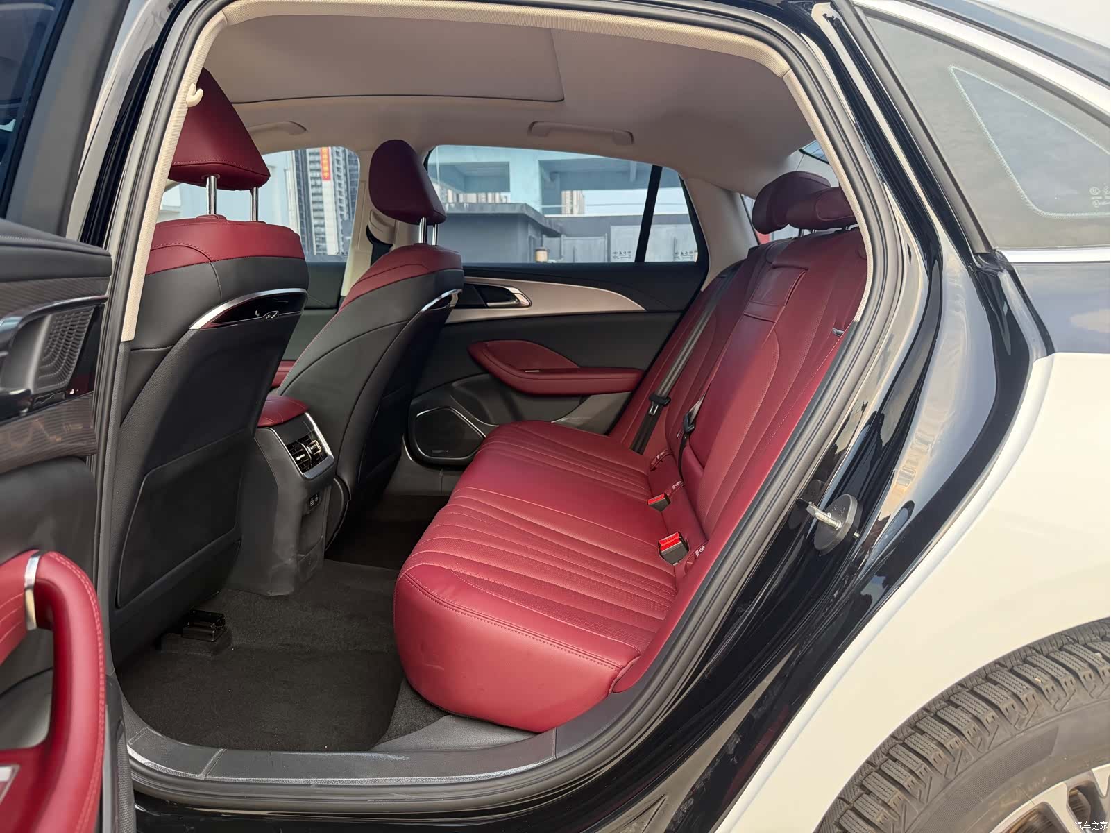 Hongqi H5, 2024 6