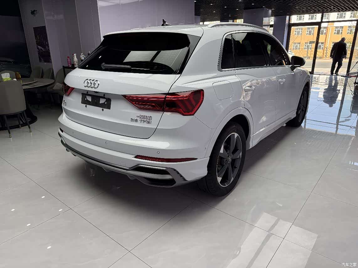 Audi Q3, 2022 4