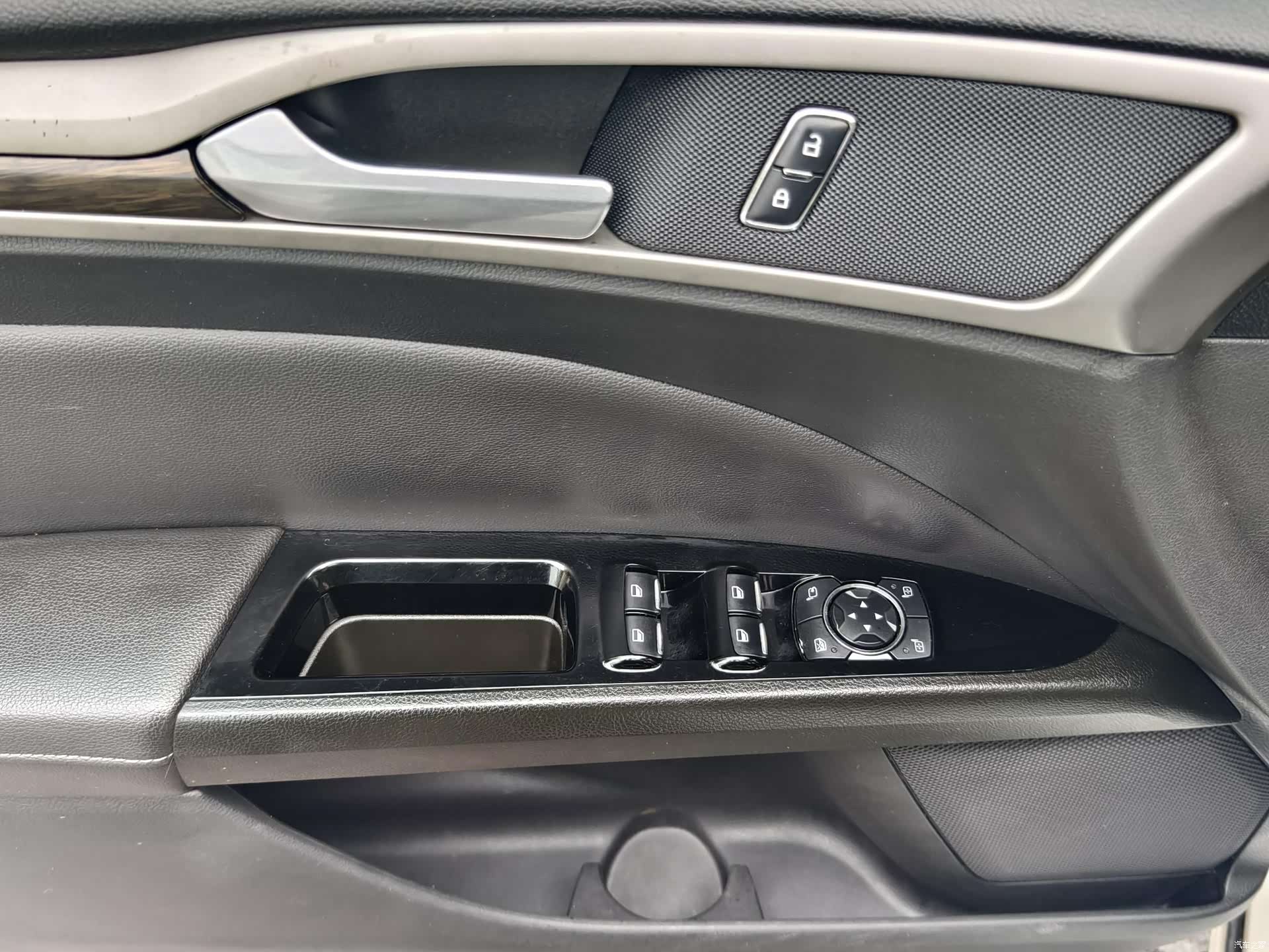 Ford Mondeo, 2015 12