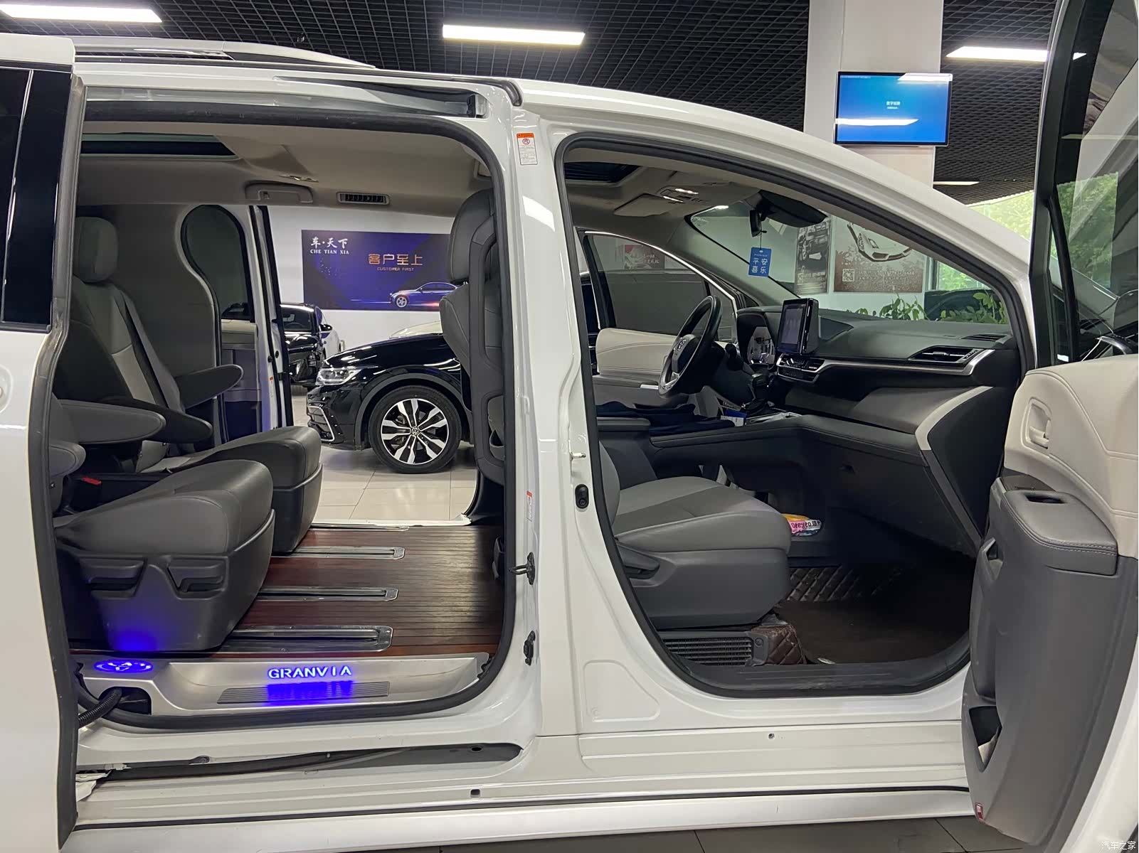 Toyota Granvia, 2023 16