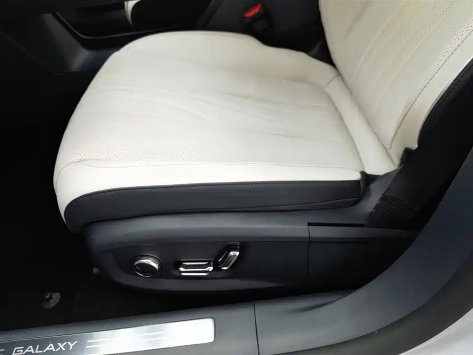 Geely Galaxy Galaxy E8