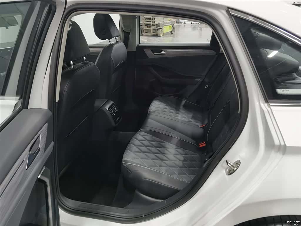 Volkswagen Sagitar, 2024 15