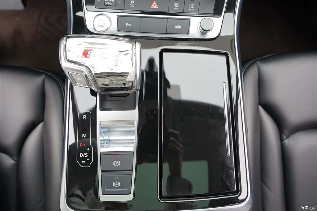 Audi Q7, 2023 10
