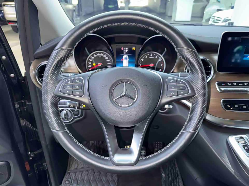 Mercedes-Benz V-class