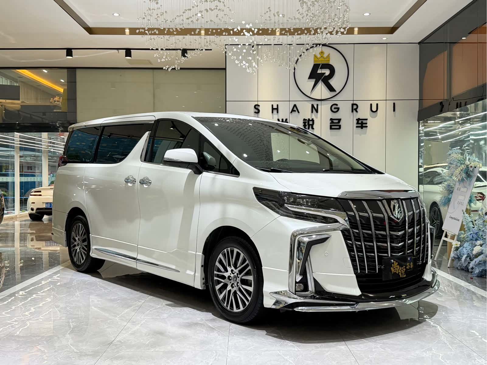 Toyota Alphard, 2015 3