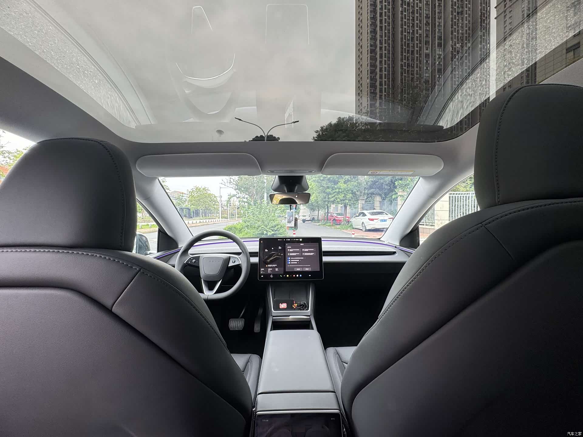 Tesla Model Y, 2025 все фото