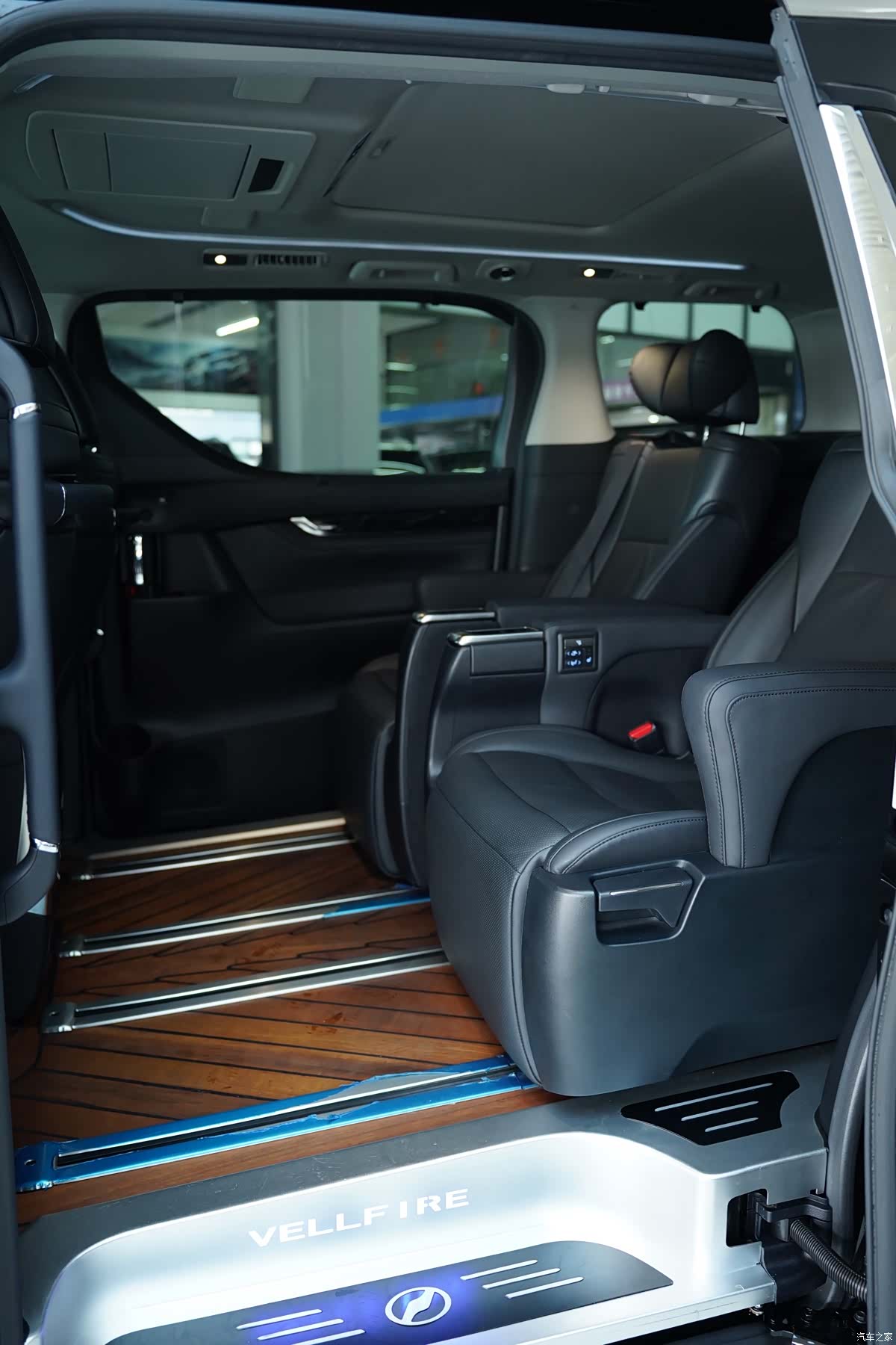 Toyota Vellfire, 2022 8