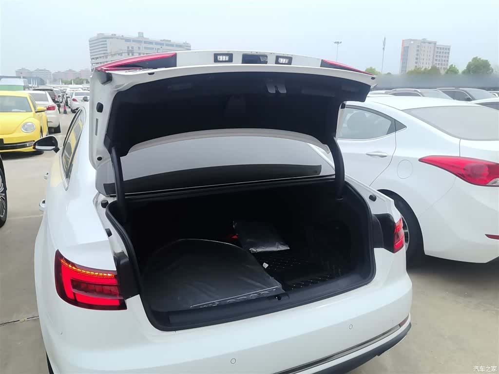 Audi A4L, 2019 15