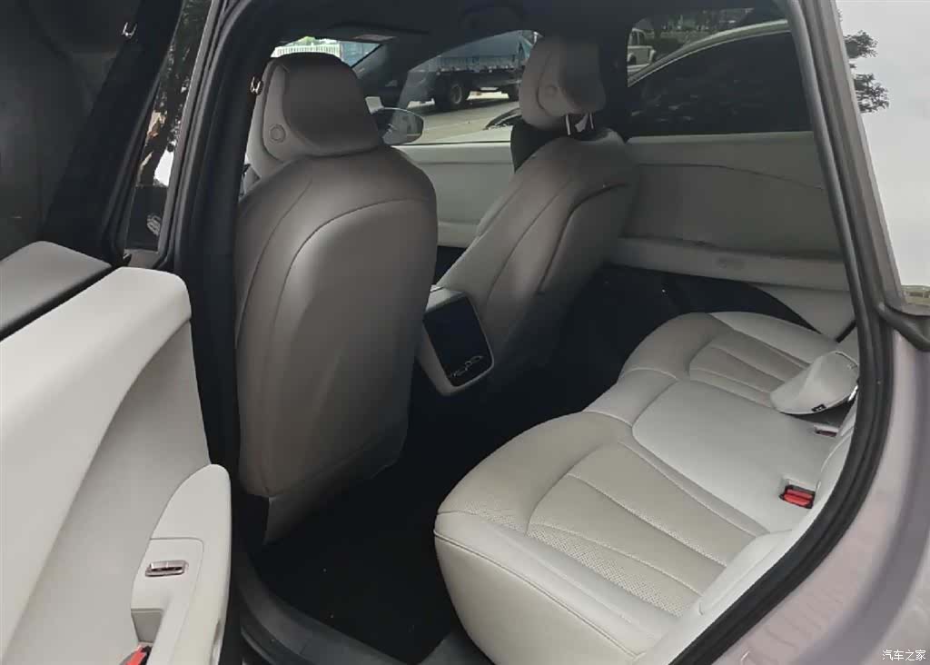 Xpeng P7, 2025 8