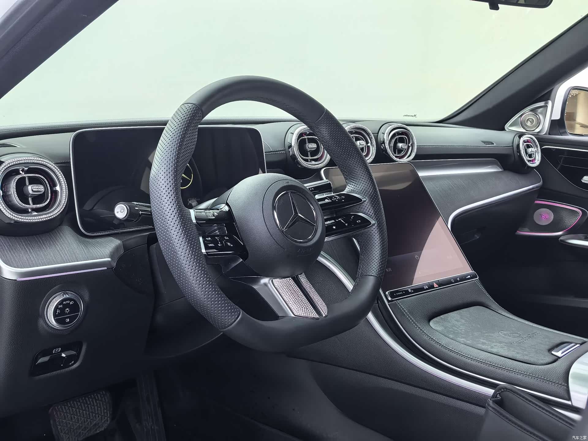 Mercedes-Benz C-Class, 2024 18