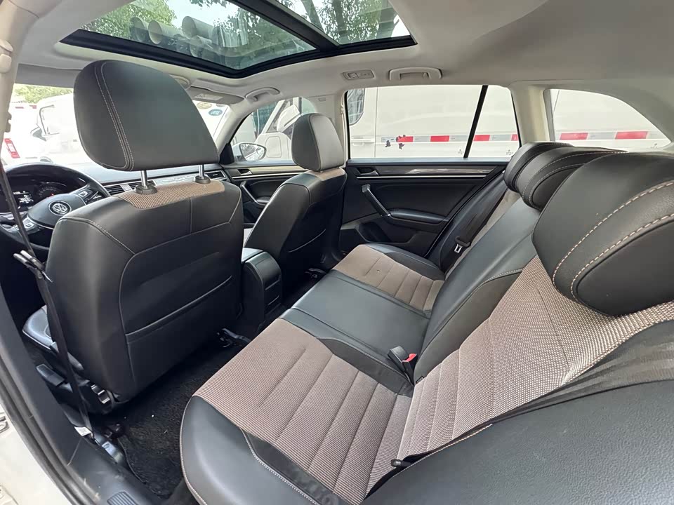 Volkswagen C-TREK Wei Collar