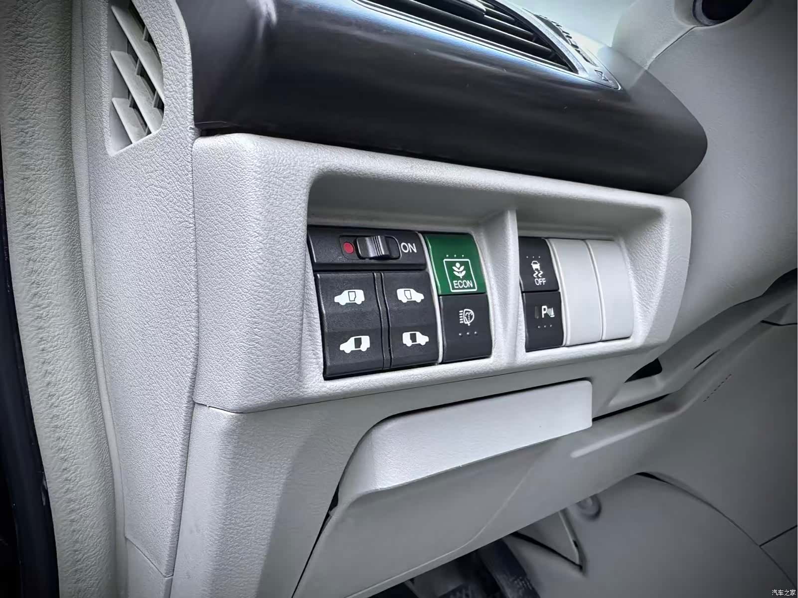 Honda Elysion, 2015 7