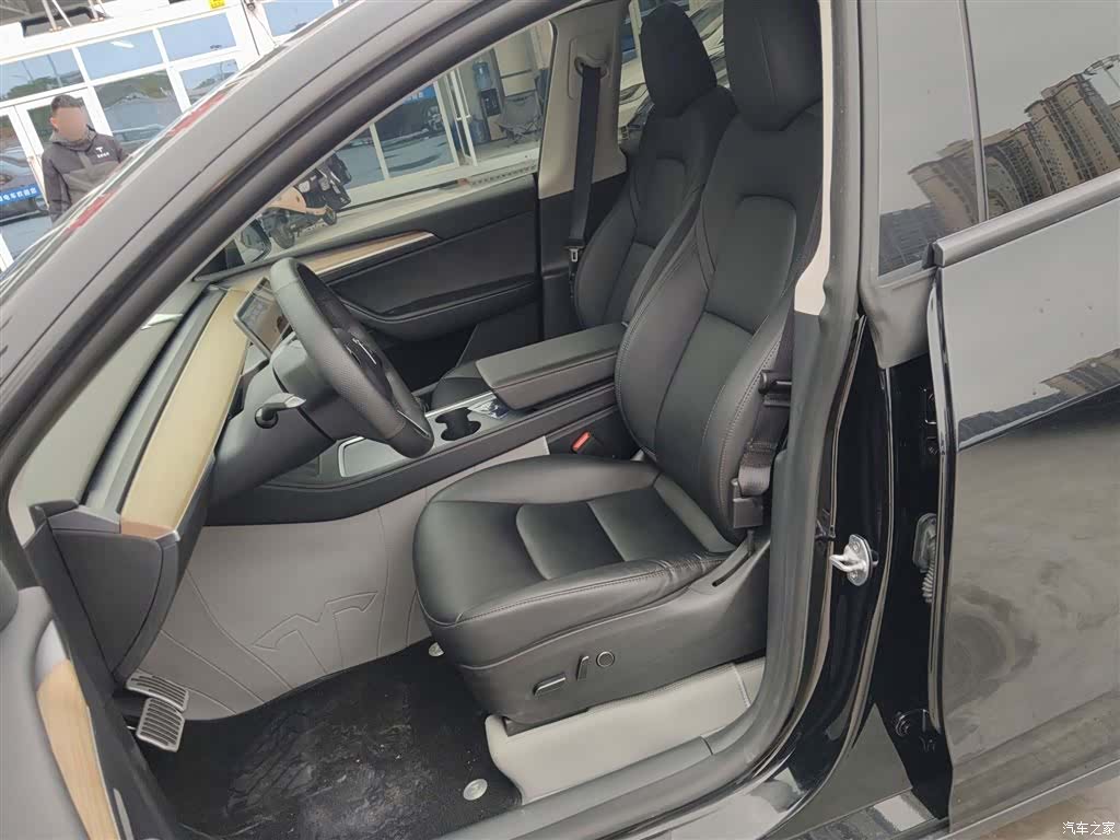 Tesla Model Y, 2023 15