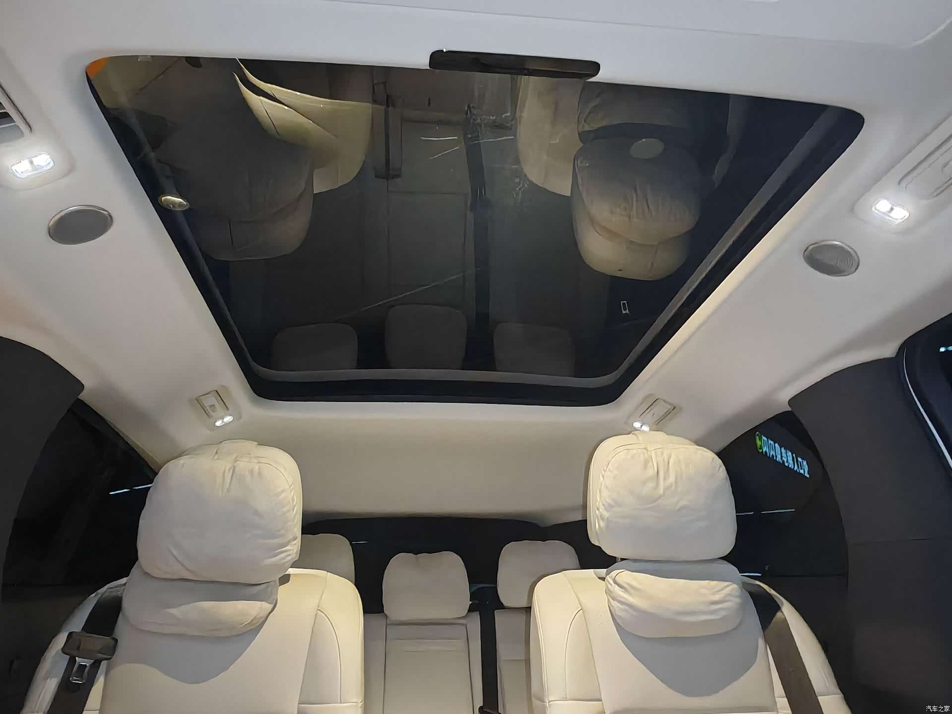 Li Auto MEGA, 2025 29