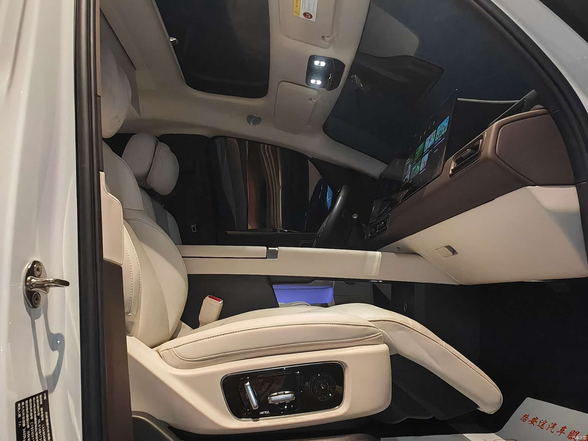 Li Auto MEGA, 2025 24