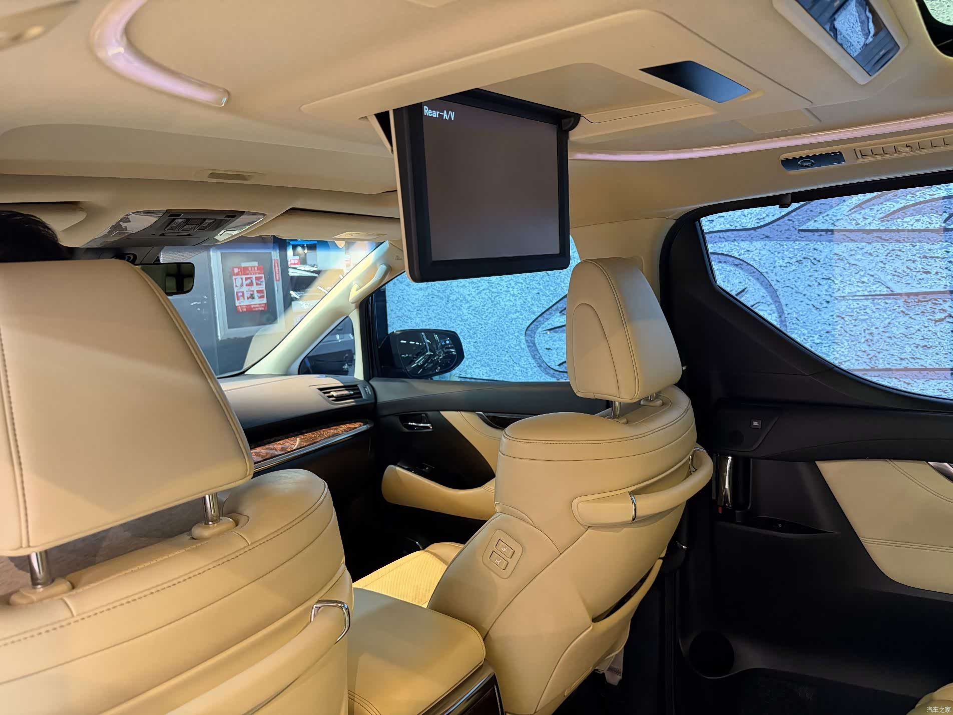 Toyota Alphard, 2019 9