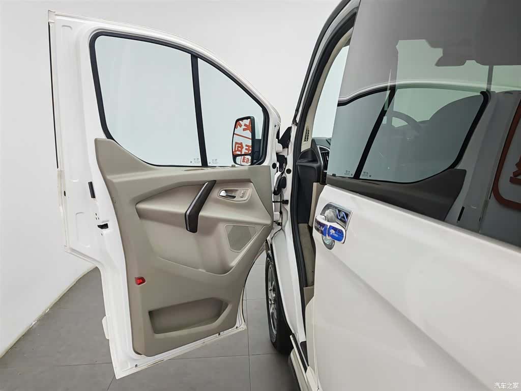 Ford Tourneo, 2017 8