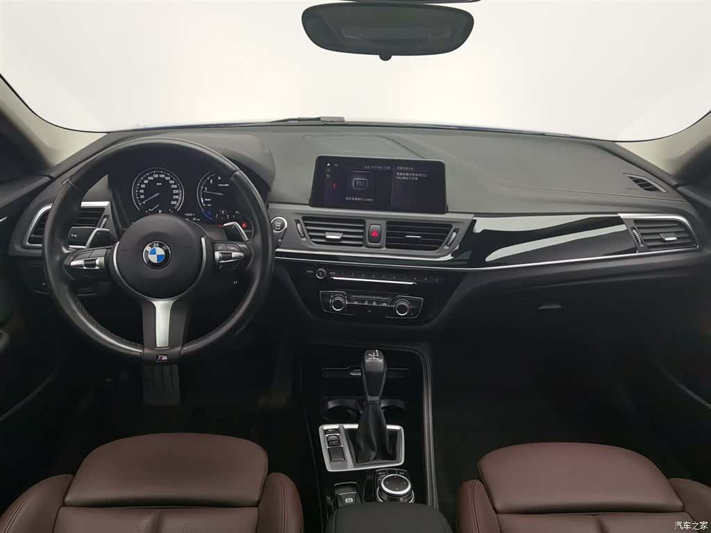 BMW 1 Series, 2019 все фото