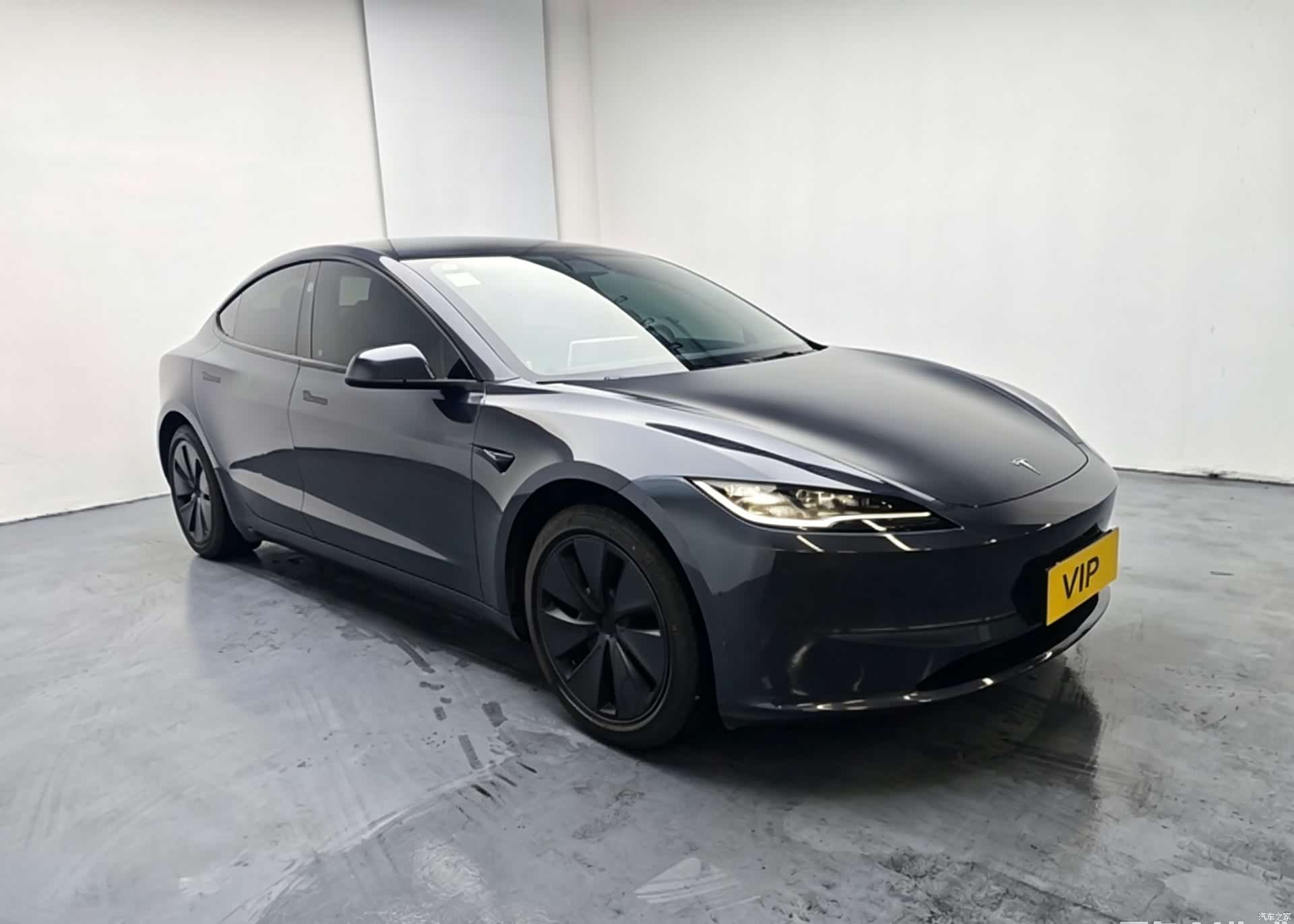 Tesla Model 3, 2025 4