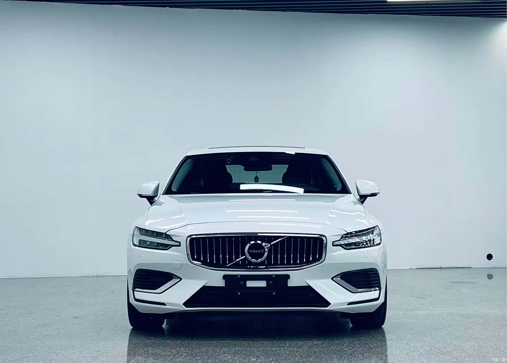 Volvo S60, 2020 все фото