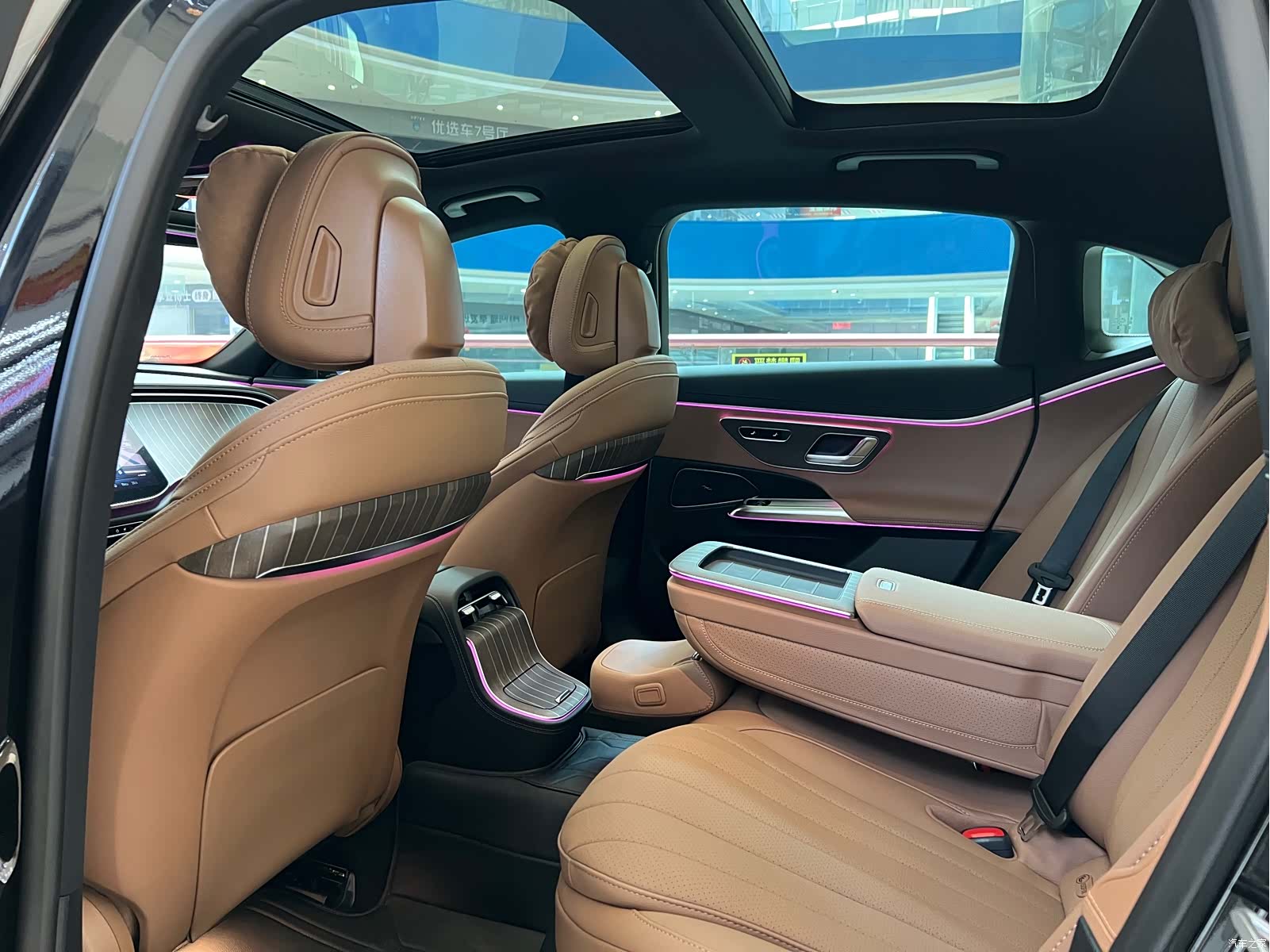 Mercedes-Benz E-Class, 2025 11