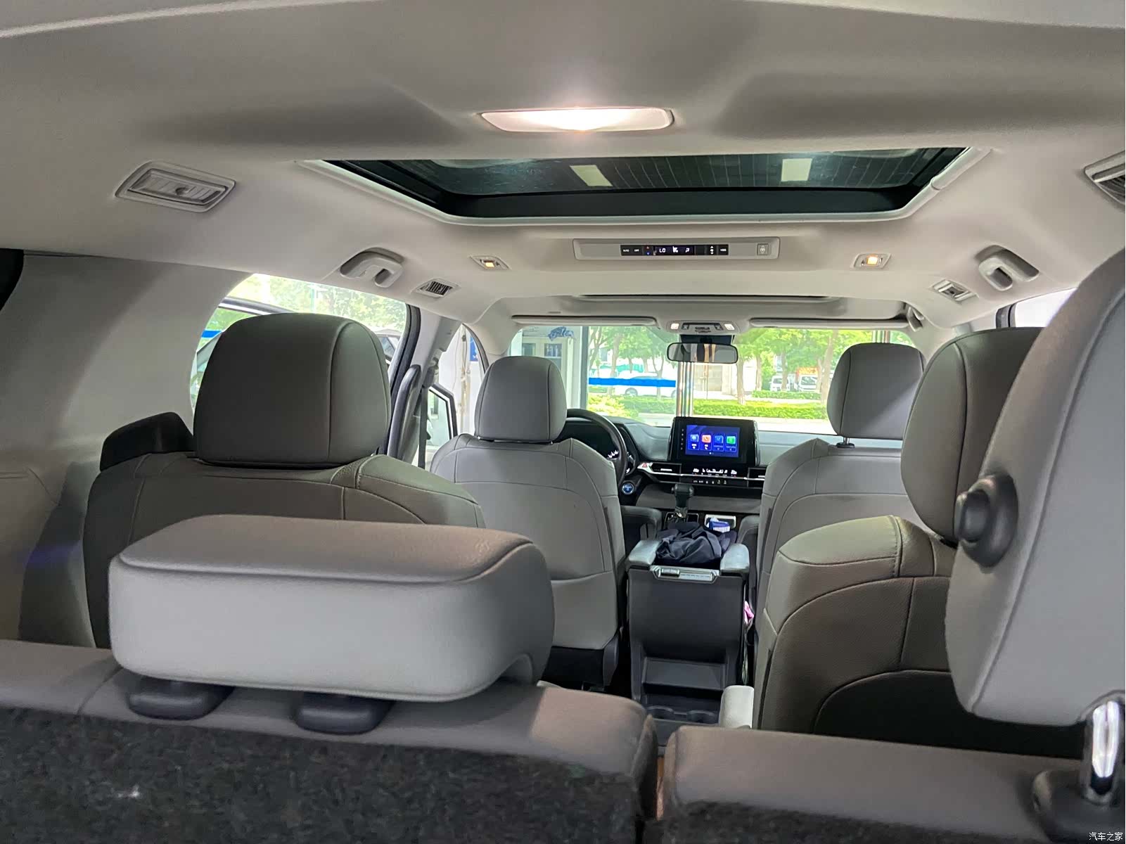 Toyota Granvia, 2023 15