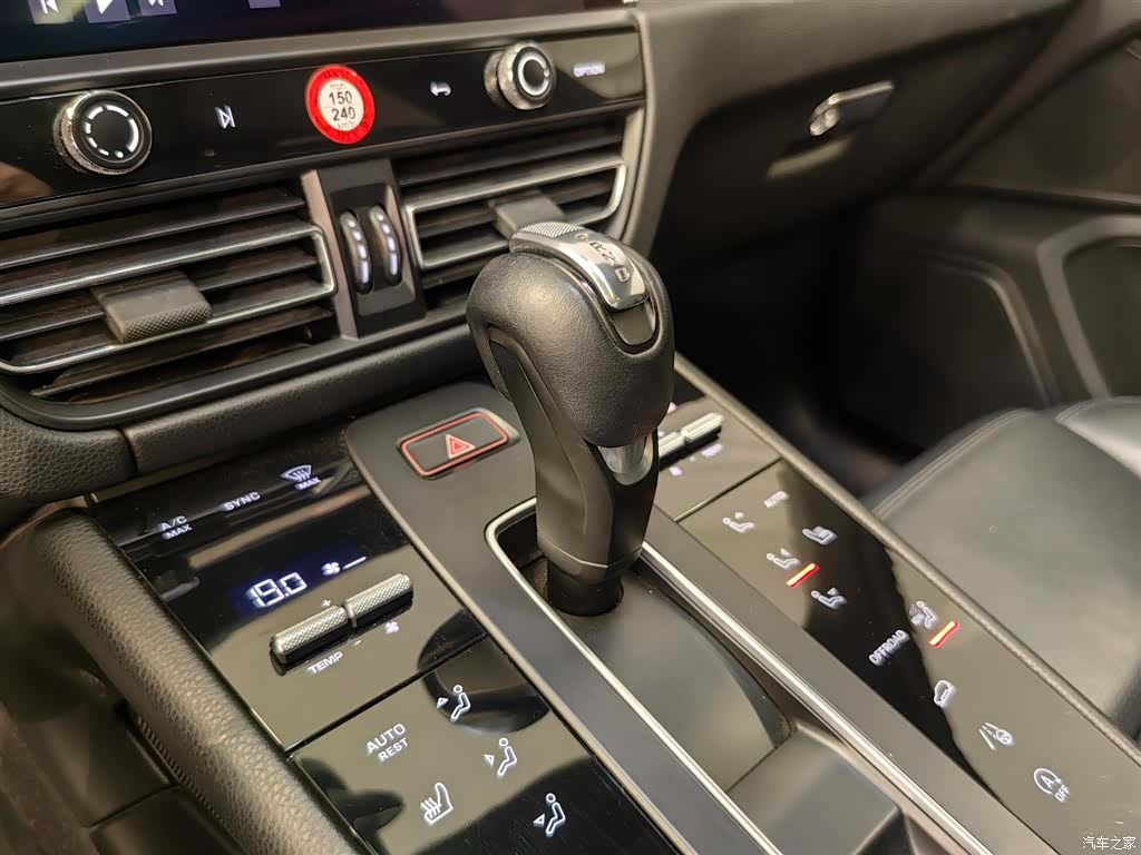Porsche Macan, 2022 11