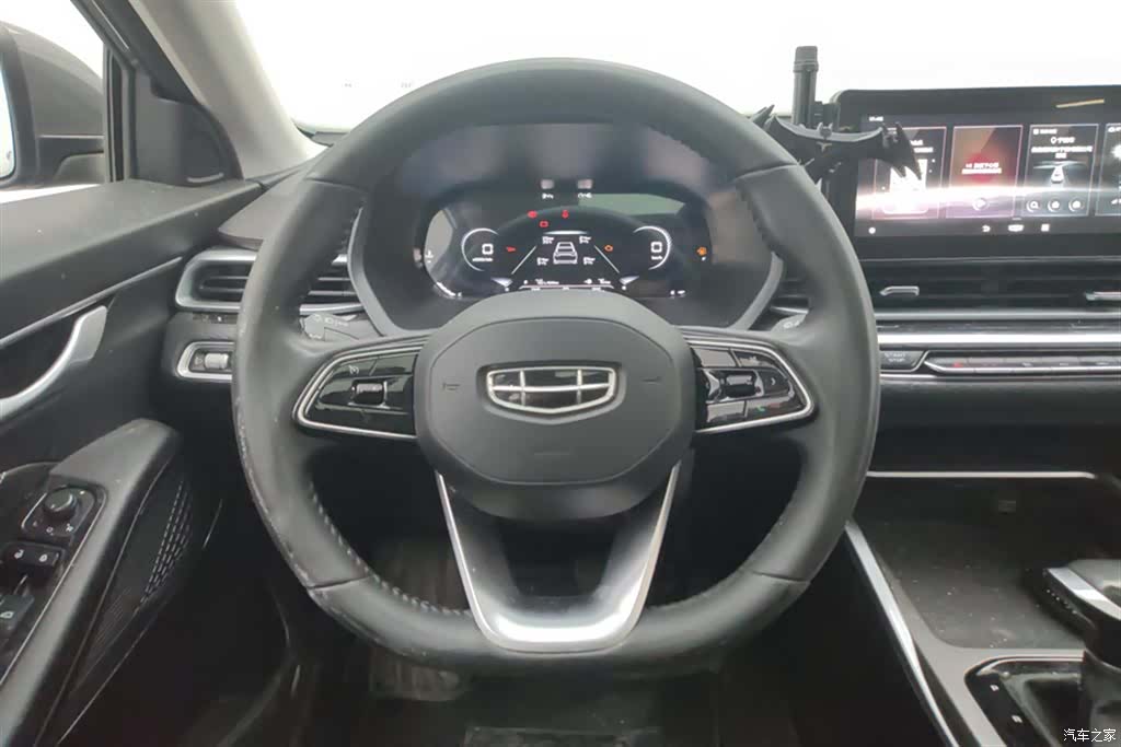 Geely Emgrand, 2022 15
