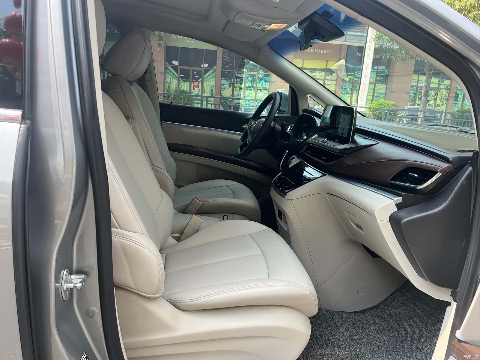 Buick GL8, 2022 10