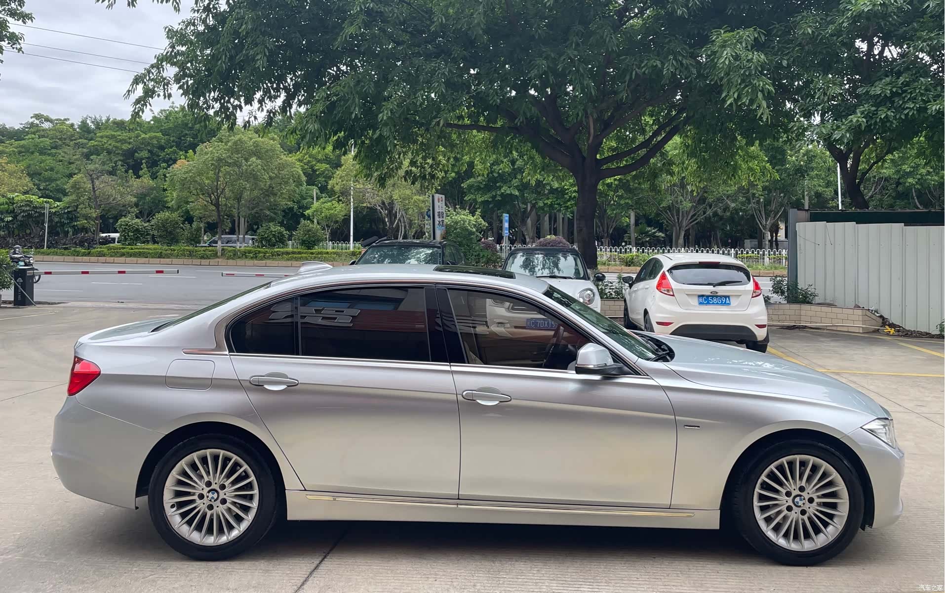 BMW 3 Series, 2012 все фото