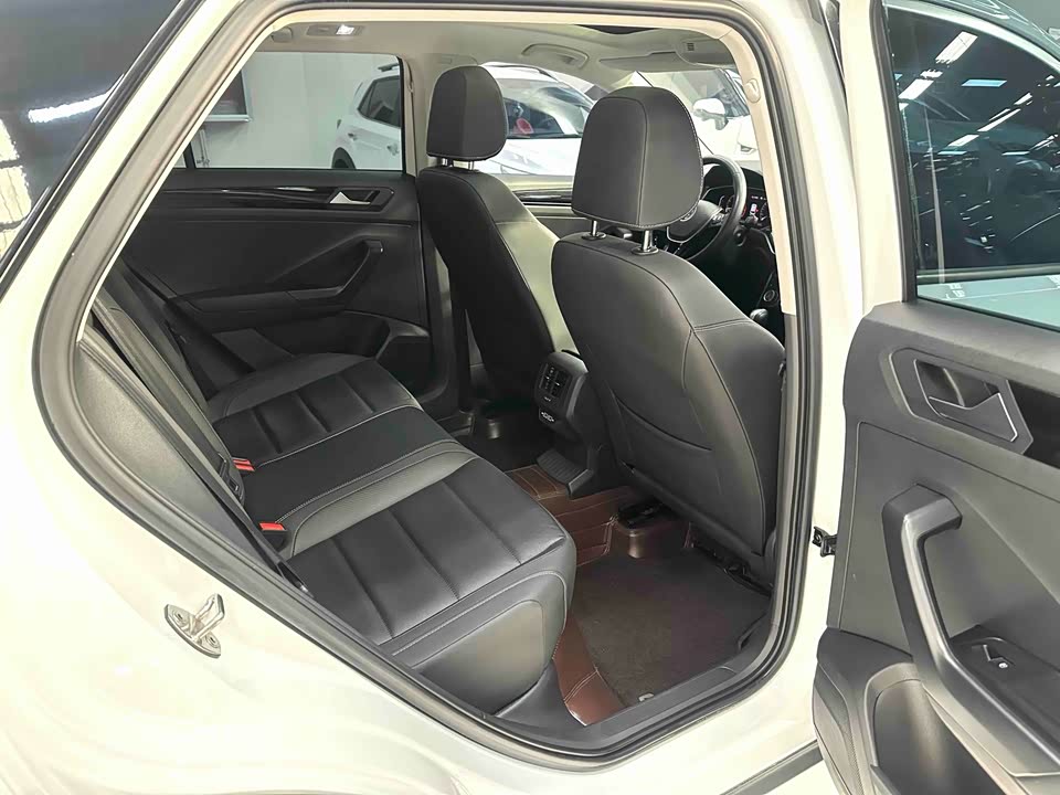 Volkswagen T-ROC exploring Songs