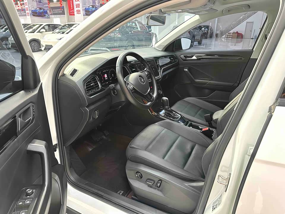 Volkswagen T-ROC exploring Songs