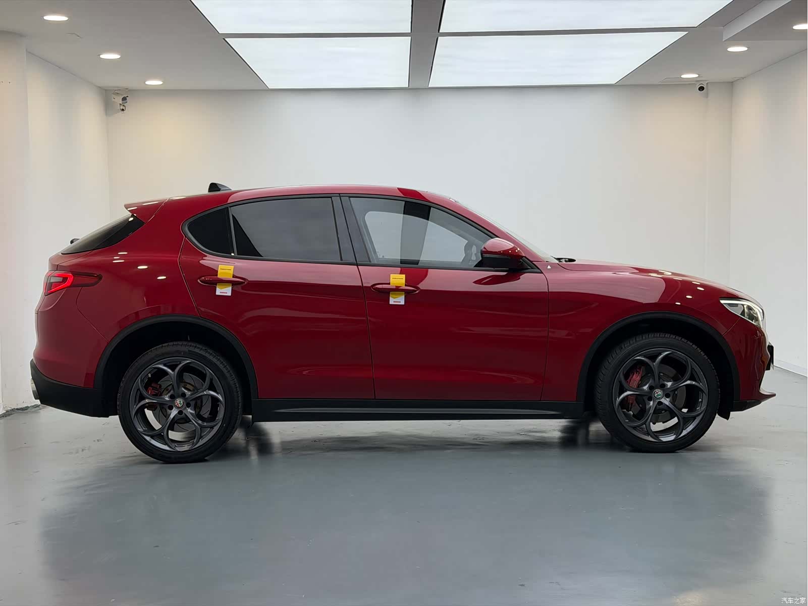 Alfa Romeo Stelvio, 2019 19