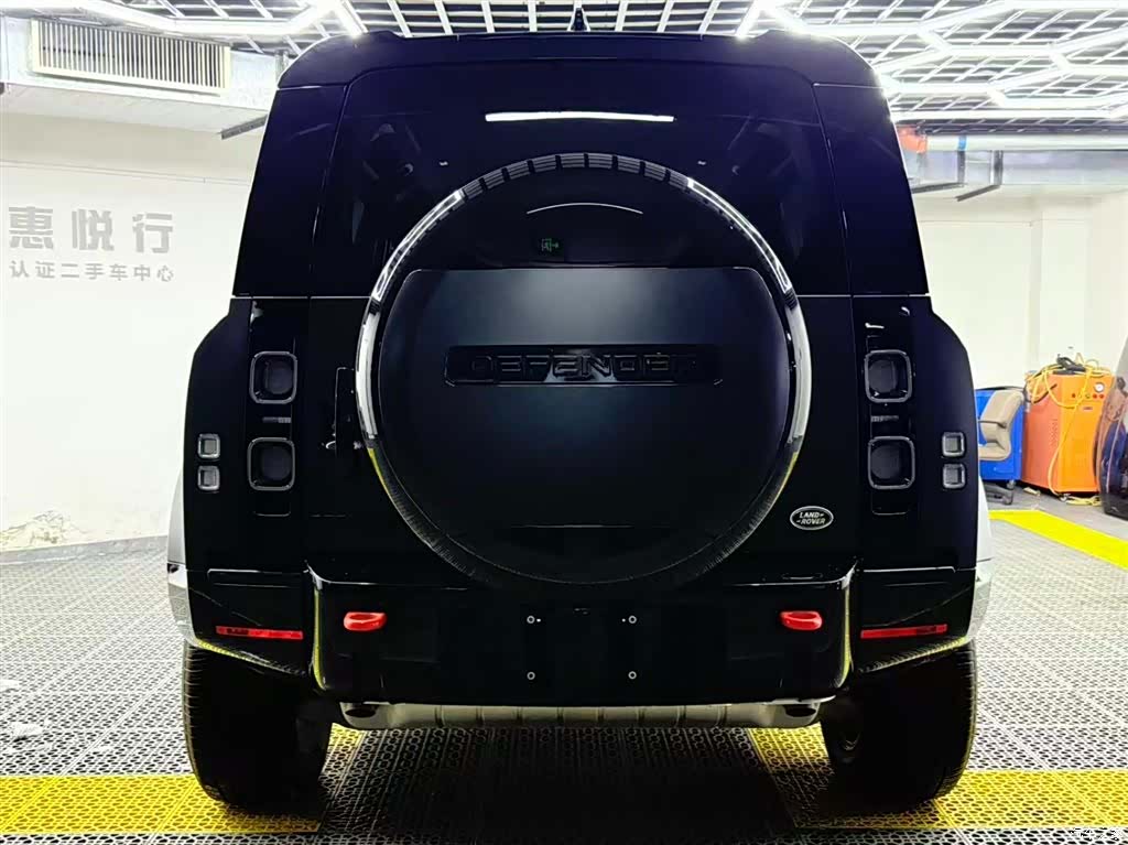 Land Rover Defender, 2024 4