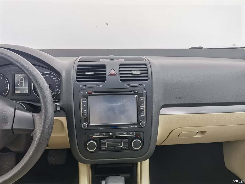 Volkswagen Sagitar, 2011 12