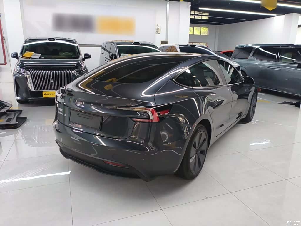 Tesla Model 3, 2025 7