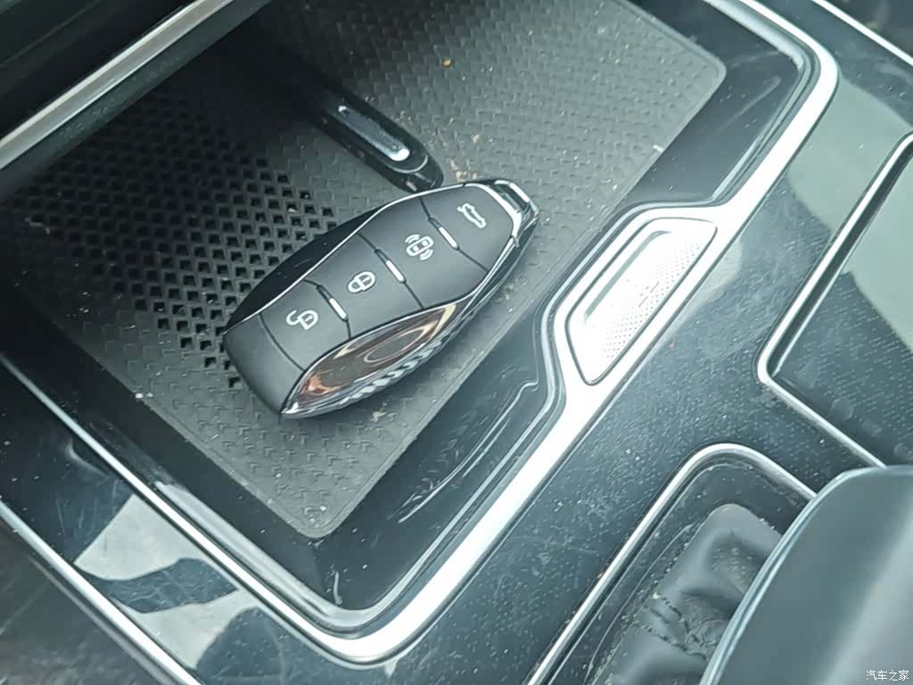 Hongqi HS5, 2024 9